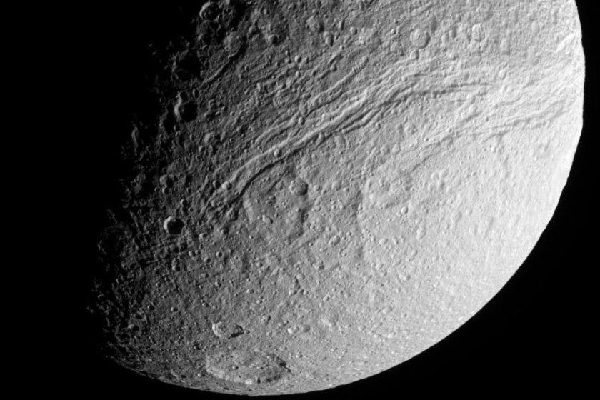 tethys3_cassini-3